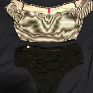 Victoria Secret - ruched bottoms size S